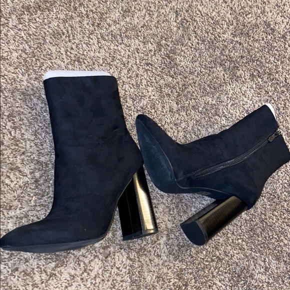 Pointed Sock Boot in Black - Picture 5 of 7